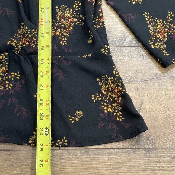 1. STATE Top Womens L Wild Country Blooms Peplum Blouse Wrap Floral V-Neck Black - Picture 13 of 14